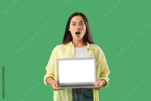 Shocked young female progra...