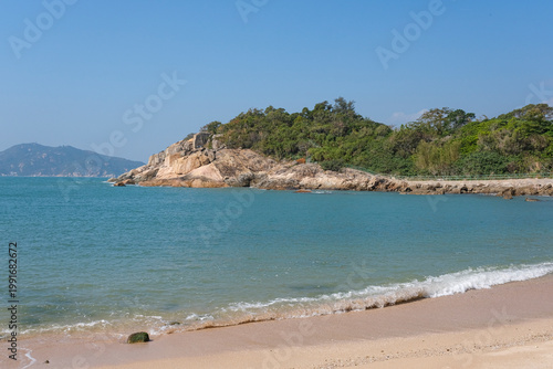 長州島の南端に広がる白鰽湾の美しいビーチ