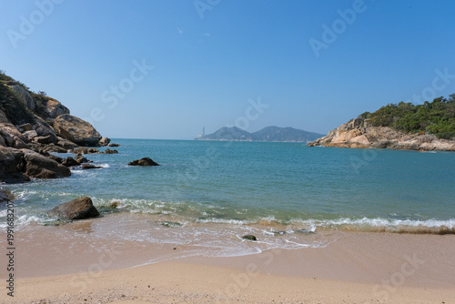 長州島の南端に広がる白鰽湾の美しいビーチ