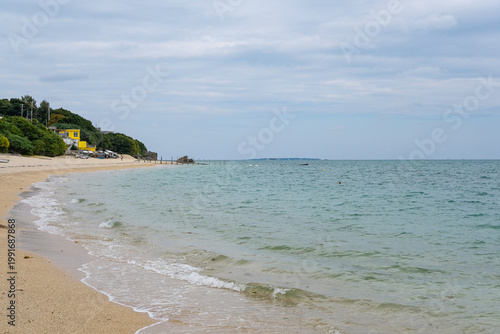 珊瑚の欠片が散らばる南城市の百名海岸