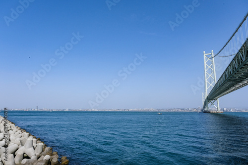 淡路島北端から眺める明石海峡大橋