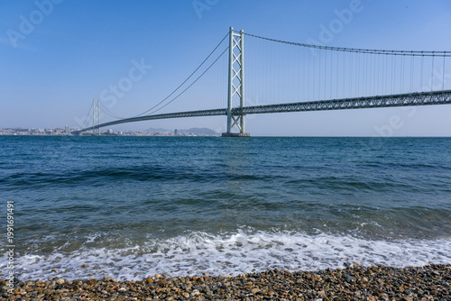 淡路島北端から眺める明石海峡大橋