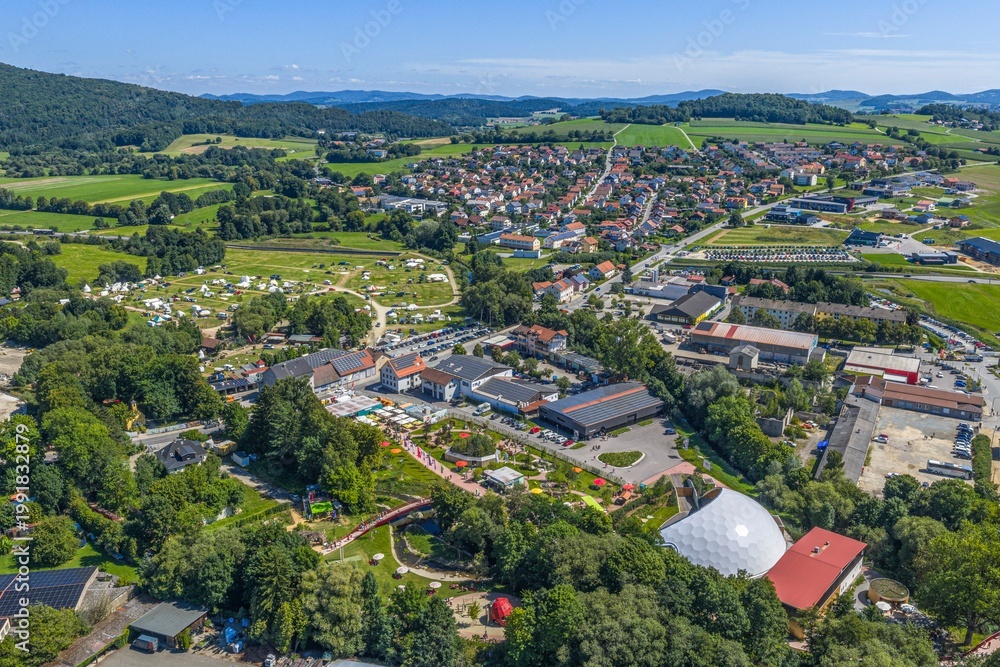 Fototapeta premium Sommerlicher Blick auf Furth im Wald in der östlichen Oberpfalz im Naturpark Oberer Bayerischer Wald