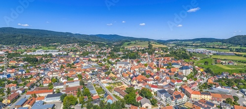 Die Stadt Furth im Wald in der Grenzregion zu Tschechien in Ostbayern aus der Vogelperspektive 