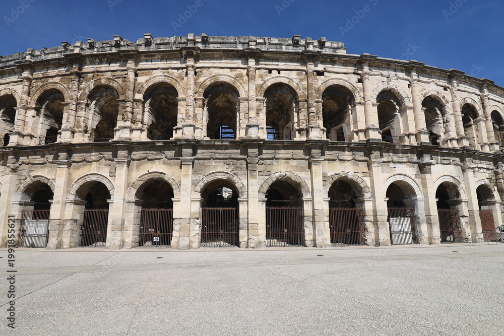Obraz premium Les arènes de Nîmes, amphithéâtre romain, ville de Nîmes, département du Gard, France