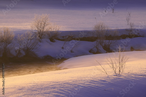 川霧立ち込める朝