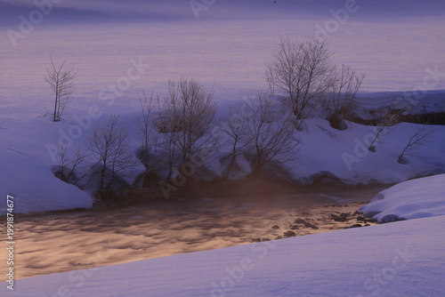 川霧立ち込める朝