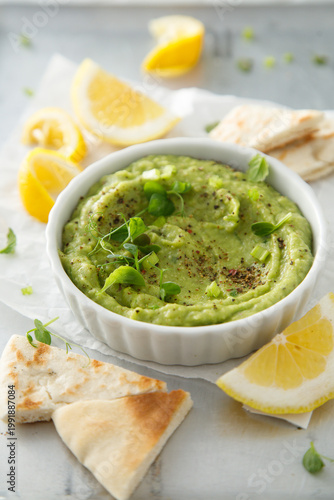Homemade avocado dip with lemon