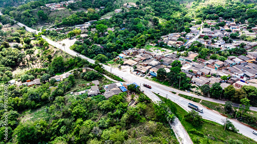 Foto Houses in Fercal, working-class town dependent on the cement industry, which relies on the extraction and processing of limestone from mines at Cafuringa Environmental Protection Area