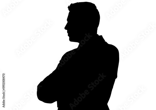 腕組みをするビジネスマンのシルエット