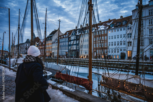 Фотография Beautiful winter evening scene at Nyhavn in Copenhagen, near the famous walking