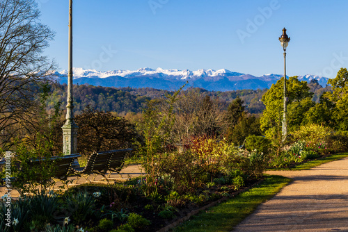 Fotografie Panoramic view of the still snow-capped Pyrenees chain in spring from Parc Beaum