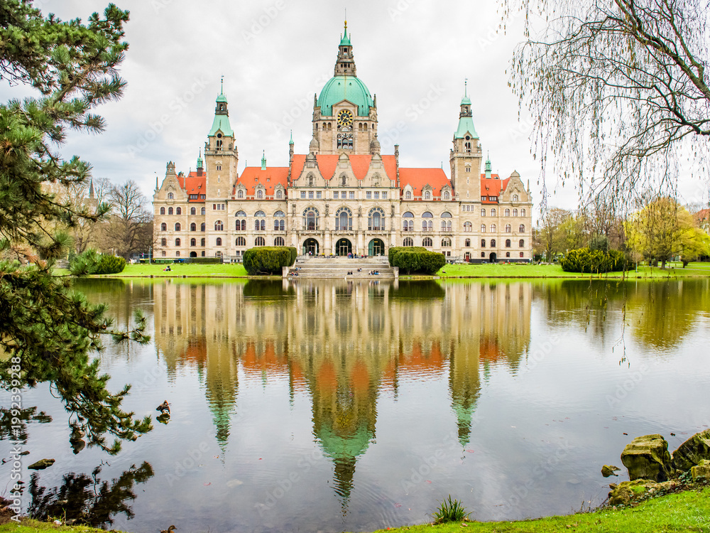 Naklejka premium view of the Rathaus in Hanover