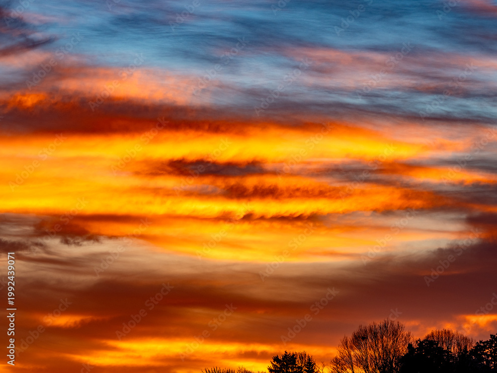 Obraz premium Bunter Himmel bei Sonnenuntergang
