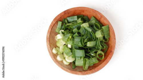 Cuadro en lienzo top view of cut fresh leeks on wooden bowl, food ingredient