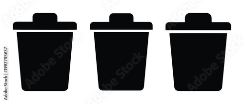 ゴミ箱アイコンセット、シンプルな黒いごみ箱のベクターイラスト、削除や廃棄物処理のシンボル、ウェブサイトやアプリのUIデザインに最適な3つのバリエーション