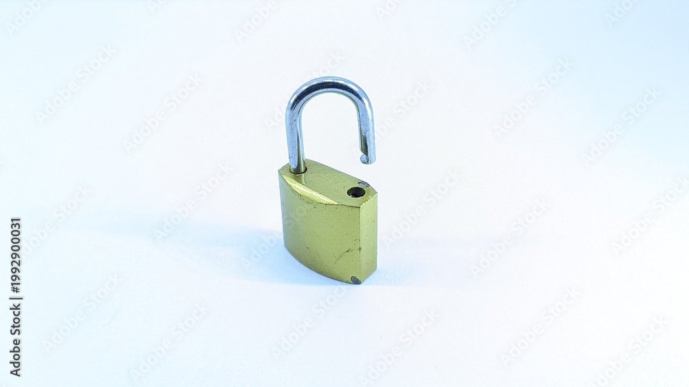 Naklejka premium Open Brass Padlock on White Background for Security and Access
