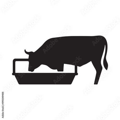 Foto A black silhouette of a bull drinking from a trough