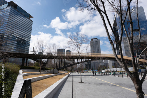 Schilderij op canvas 大阪駅　うめきた公園