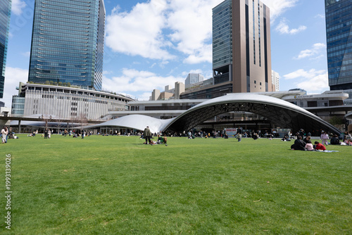 Картината върху платно 大阪駅　うめきた公園