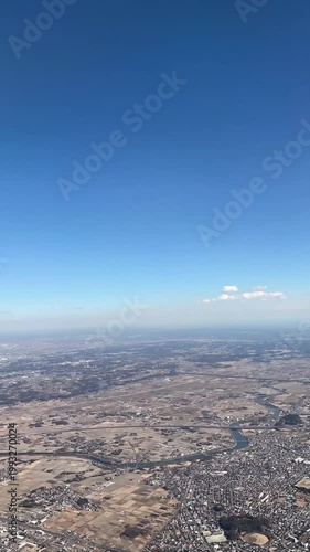 飛行機が滑走路に着陸する景色、タイムラプス映す時間旅行