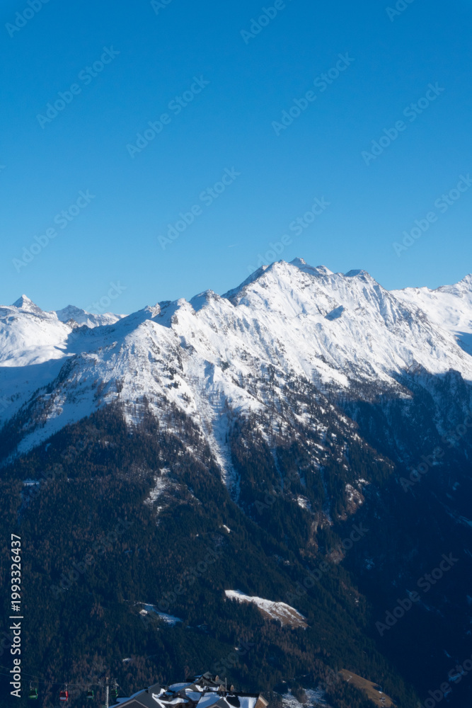Fototapeta premium Beautiful mountain landscape with clear sky