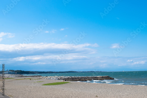 二見浦海岸の砂浜と堤防
