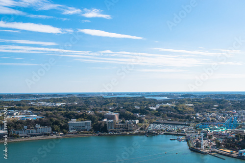 大草山展望台から見る浜名湖と遊園地と街並み