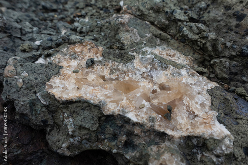 Tableau sur toile Texture of calcite crystal formation in natural stone