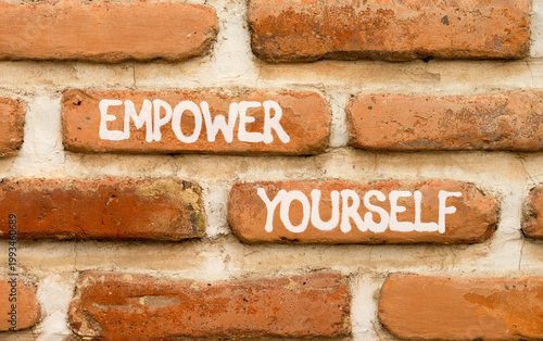 Bild auf Leinwand Empower yourself words symbol