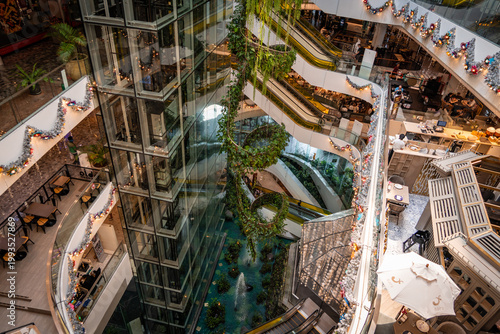 Φωτογραφία Modern Mall Aerial View Green Terraces Hanging Gardens Bangkok