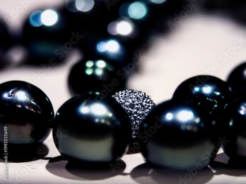 Quadro su tela Diamond clasp on a black pearl necklace