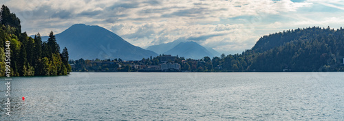 Photos vista panoramica composta sul lago di Bled, in Slovenia, di giorno, in estate, c