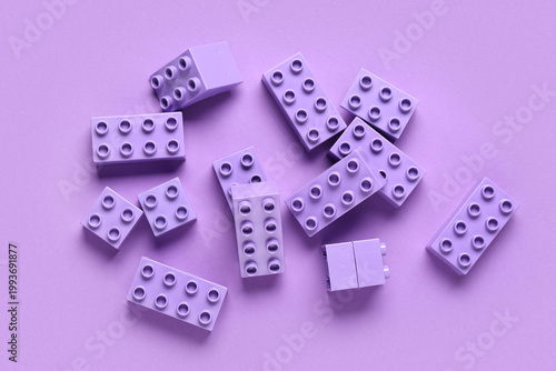 Canvastavla Plastic building blocks on purple background