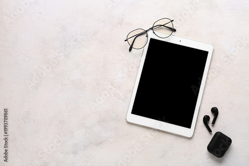 Tablet computer, eyeglasses...