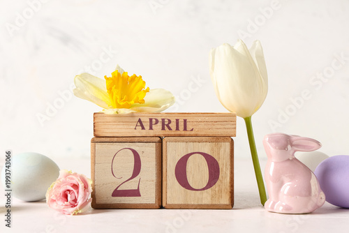 Wooden cube calendar with d...