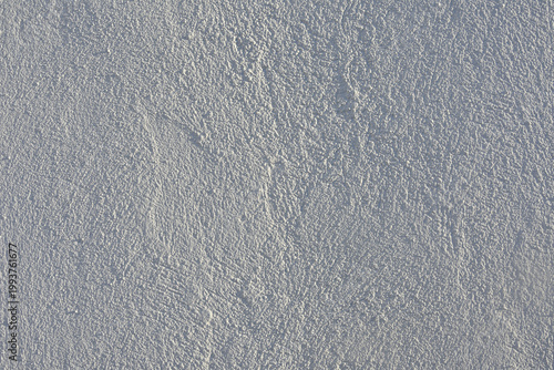 Foto Gros plan sur mur blanc cassé de maison à l'ombre, format horizontal