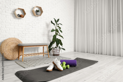 Foam roller, sneakers and d...