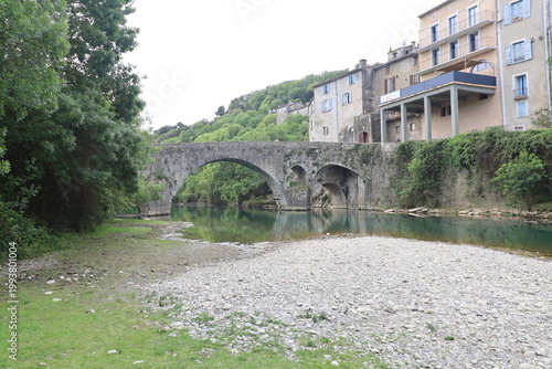 Pont sur la rivière le Vidourle, village de Sauve, département du Gard, France