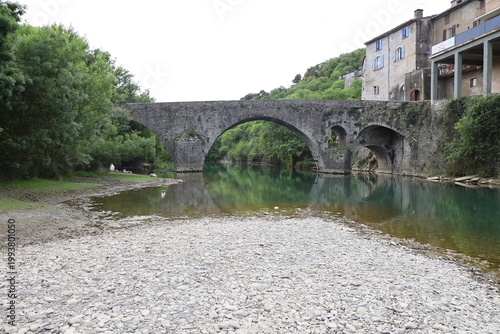 Pont sur la rivière le Vidourle, village de Sauve, département du Gard, France