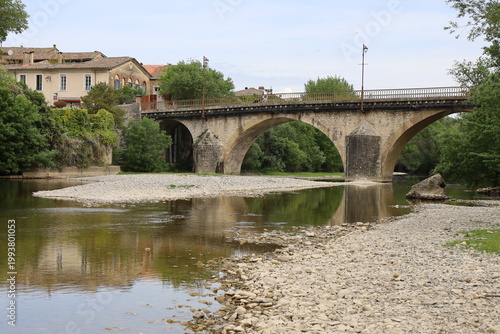Pont sur la rivière le Vidourle, village de Sauve, département du Gard, France