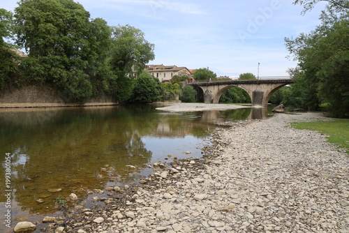 Pont sur la rivière le Vidourle, village de Sauve, département du Gard, France