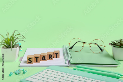 Cubes with text START, note...