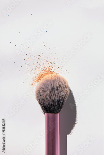 Makeup Brush with Powder Burst