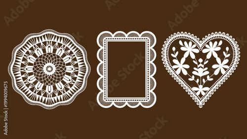Cuadro en lienzo Three ornate white lace doilies are displayed against a dark brown background fe
