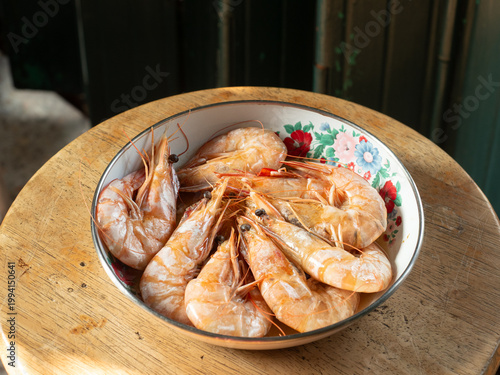 Canvastavla cooked banana prawns