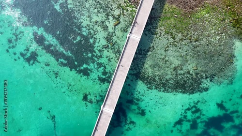 高知県柏島の上空から俯瞰で撮った映像