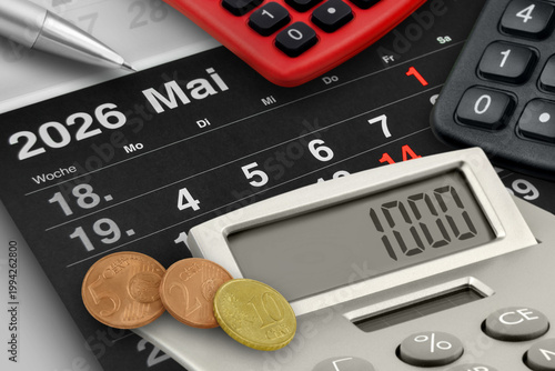 Deutscher Kalender Monat Mai 2026 Rechner schwarz rot und 1000 Euro mit 17 Cent Entlastungspaket