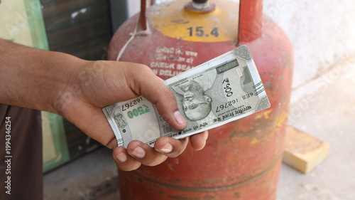 Quadro su tela Rising LPG Costs: Indian Rupees Payment for Gas Cylinder