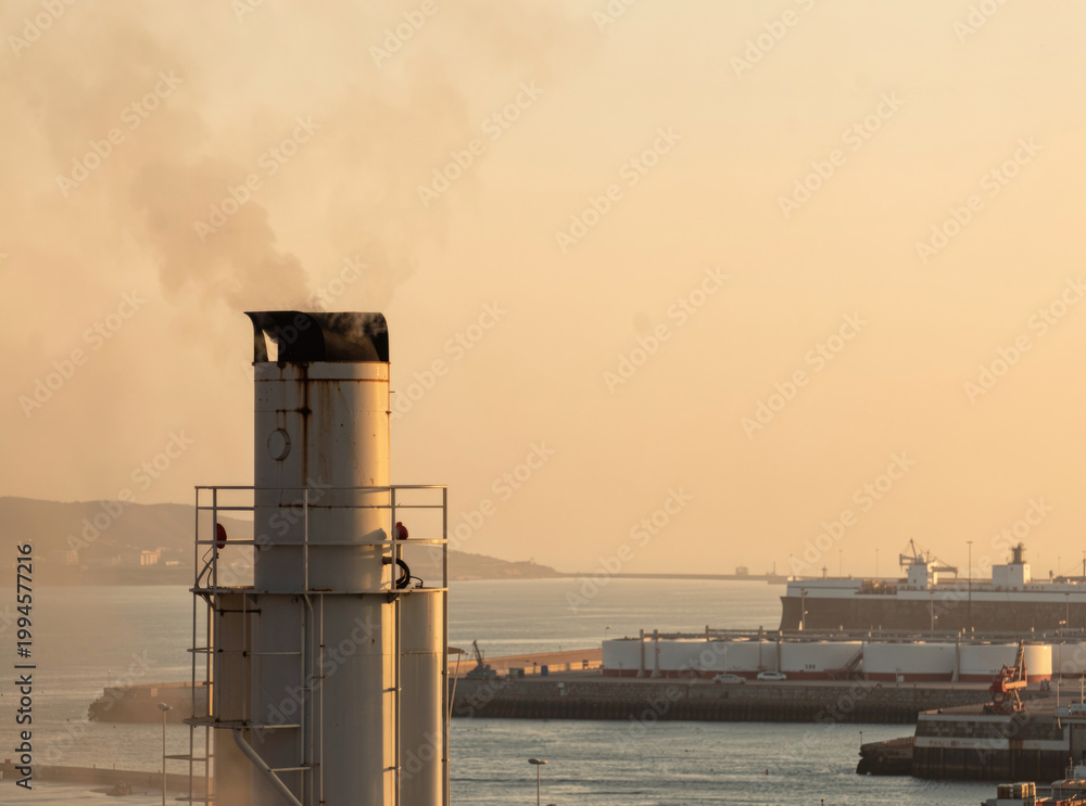 Obraz premium A serene lakeside scene with a ship sailing away in the distance